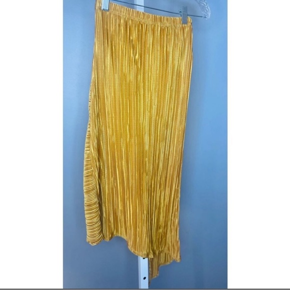 ASOS design skirt, size 0!  Yep she's tiny!​​​​ - Picture 4 of 7